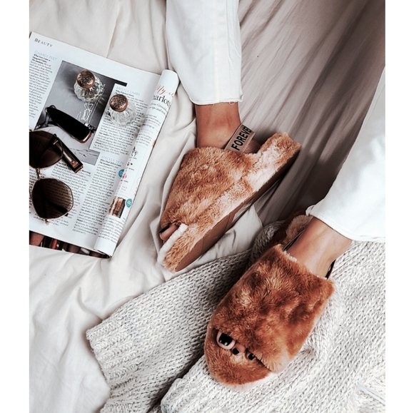 Shoes - 🚨END OF SUMMER SALE furry slippers